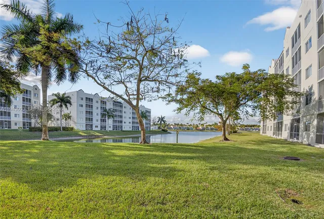 $599,000 | 10710 Northwest 66th Street, Unit 114, Doral, FL 33178