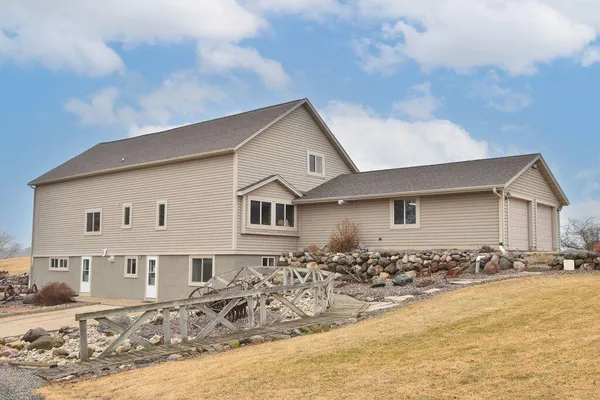 $619,900 | N1755 Sunset Lane, Auburn, WI 53010