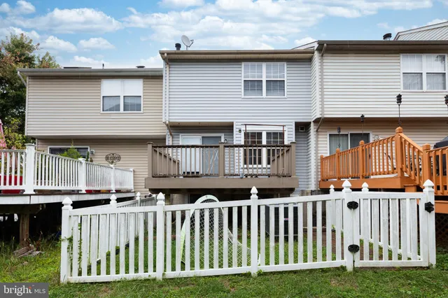 $2,350 | 6 Parkhill Place, Nottingham, MD 21236