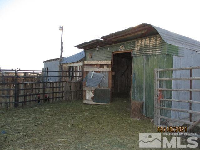 790 Highway 95 Hawthorne, NV 89415 - Photo 6 of 21 a front view of a house with a yard