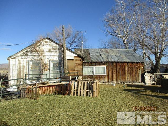 790 Highway 95 Hawthorne, NV 89415 - Photo 9 of 21 a backyard of a house with table and chairs