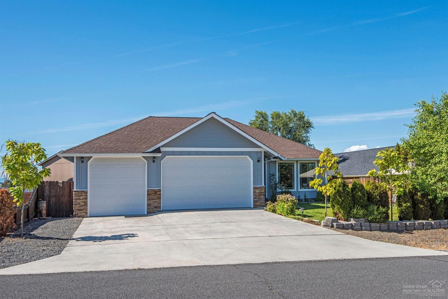 Front of home-3 car garage