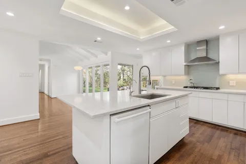 $1,350,000 | 7702 Woodway Drive, Houston, TX 77063