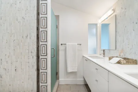 $1,350,000 | 7702 Woodway Drive, Houston, TX 77063