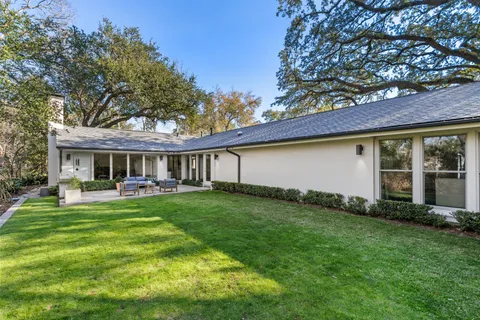 $1,350,000 | 7702 Woodway Drive, Houston, TX 77063