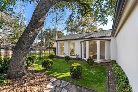$1,350,000 | 7702 Woodway Drive, Houston, TX 77063
