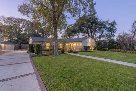 $1,350,000 | 7702 Woodway Drive, Houston, TX 77063