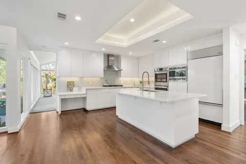 $1,350,000 | 7702 Woodway Drive, Houston, TX 77063