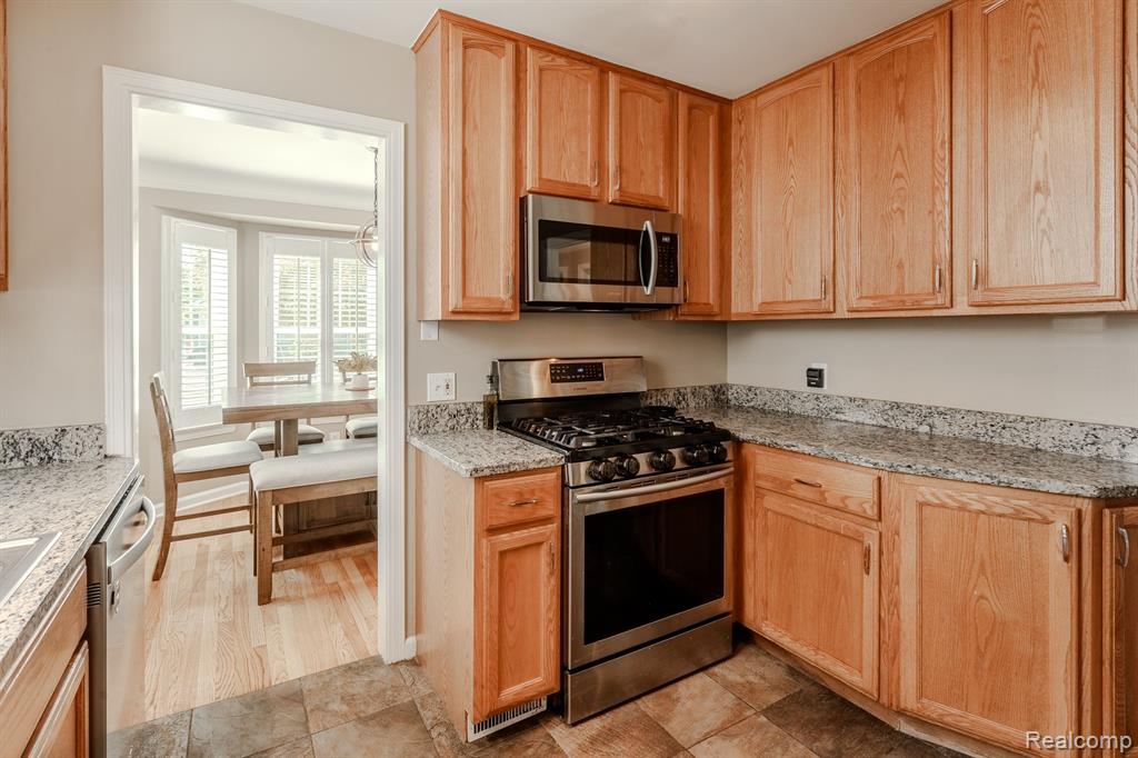 1022 Cambridge Road Berkley, MI 48072 - Photo 13 of 37
