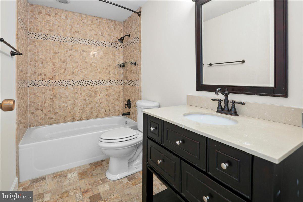 9701 Fields Road, Unit 1408 Gaithersburg, MD 20878 - Photo 20 of 29 a bathroom with a sink a toilet and shower