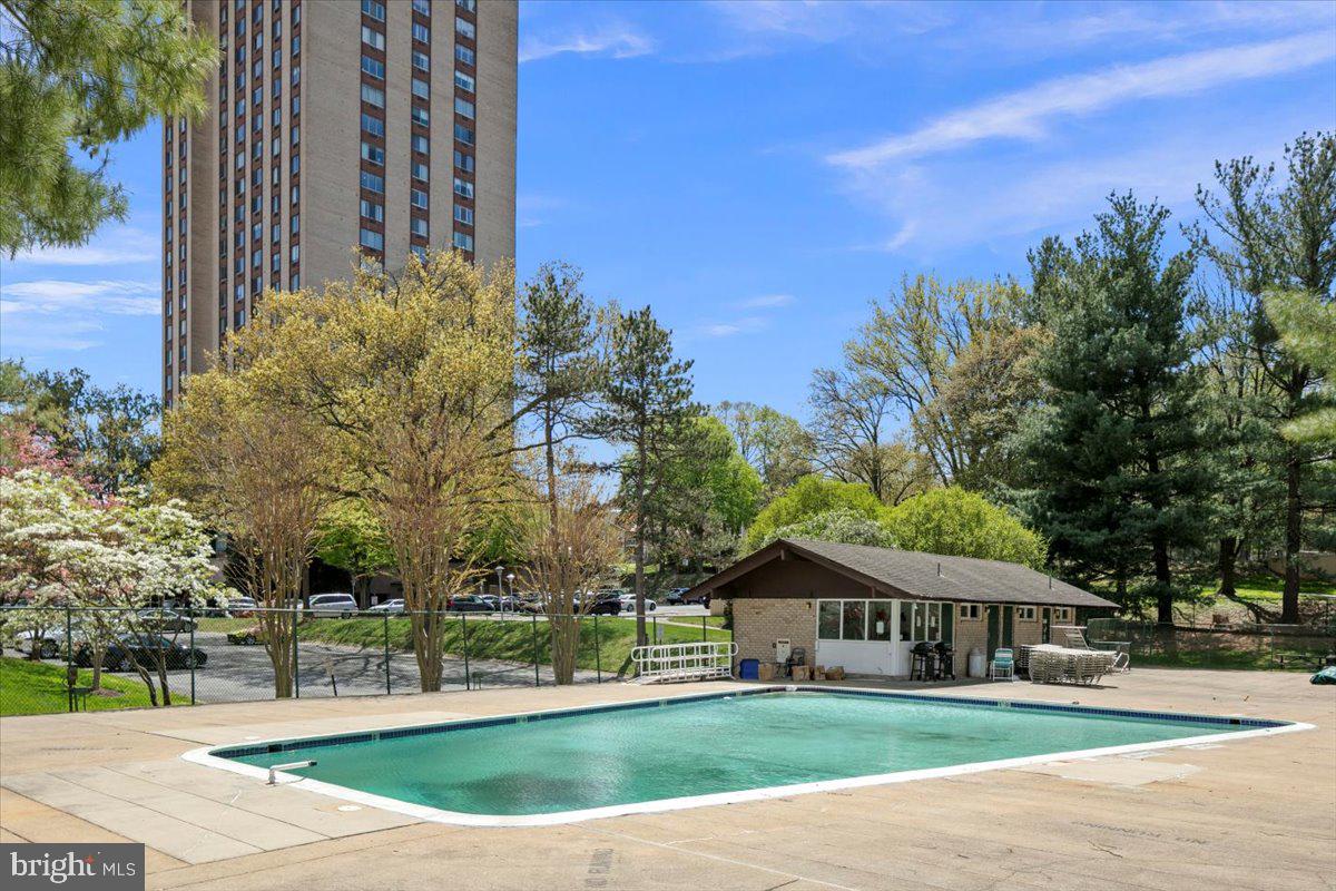 9701 Fields Road, Unit 1408 Gaithersburg, MD 20878 - Photo 29 of 29 a front view of a house with garden
