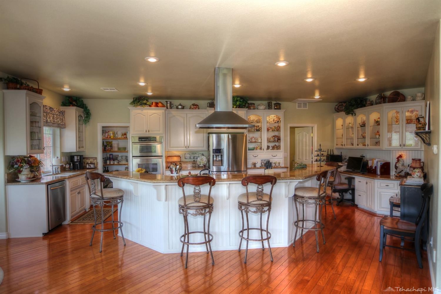 29700 North Lower Valley Road Tehachapi, CA 93561 - Photo 19 of 83 Gourmet kitchen!