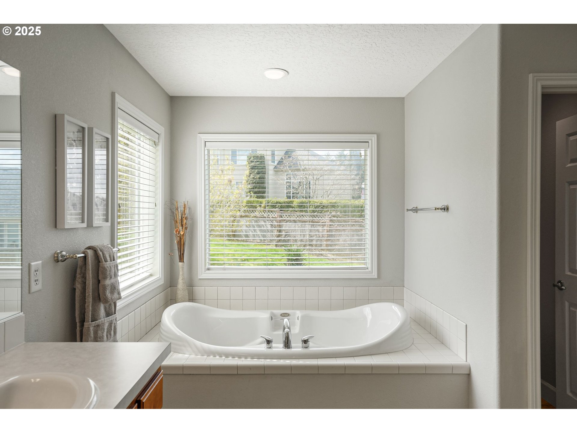 1832 Northwest Olivia Circle Albany, OR 97321 - Photo 45 of 48 a bathroom with a tub a sink and a window