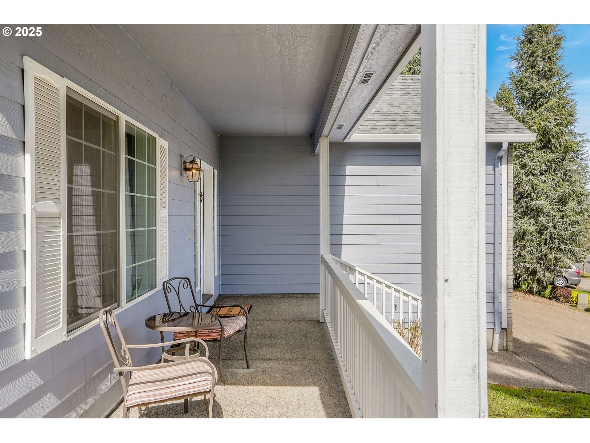 1832 Northwest Olivia Circle Albany, OR 97321 - Photo 8 of 48 a balcony with table and chairs