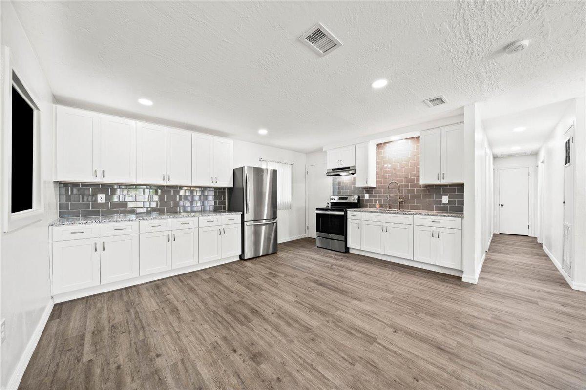 2331 Warwick Road Melbourne, FL 32935 - Photo 11 of 29 Kitchen