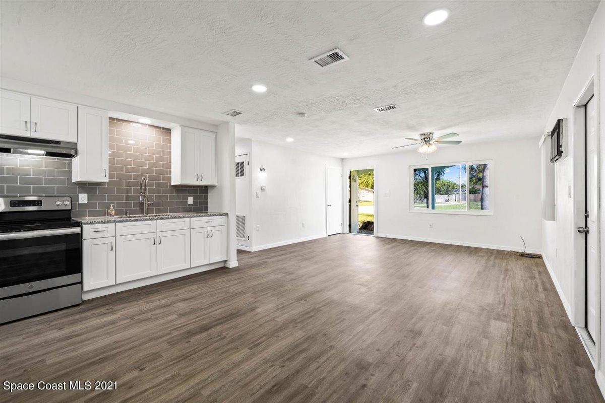 2331 Warwick Road Melbourne, FL 32935 - Photo 12 of 29 Kitchen/Family room