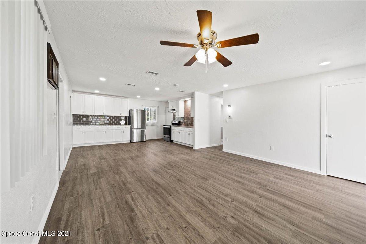 2331 Warwick Road Melbourne, FL 32935 - Photo 13 of 29 Kitchen/Family room