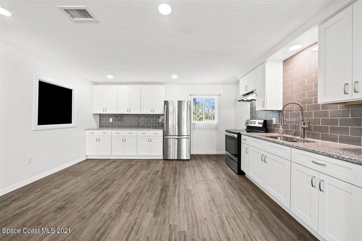 2331 Warwick Road Melbourne, FL 32935 - Photo 14 of 29 Kitchen
