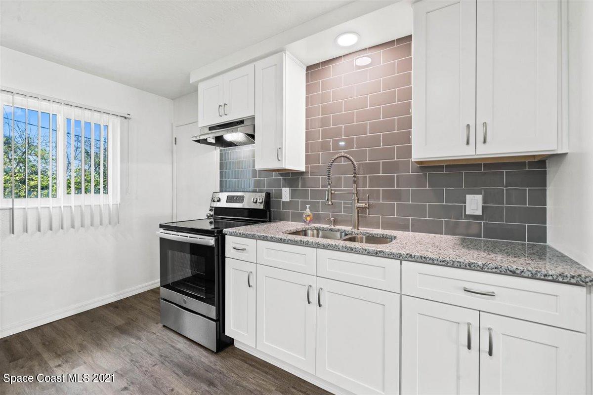 2331 Warwick Road Melbourne, FL 32935 - Photo 16 of 29 Kitchen