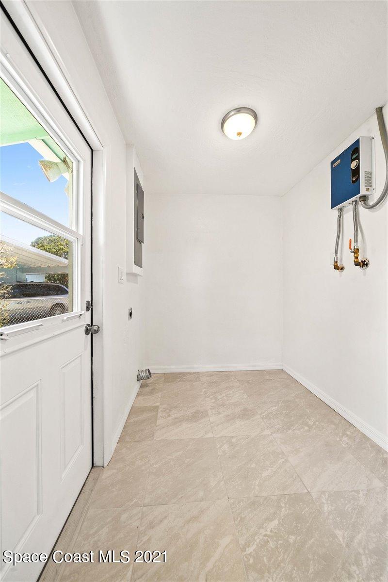 2331 Warwick Road Melbourne, FL 32935 - Photo 18 of 29 Laundry room