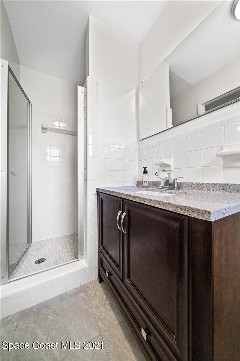 2331 Warwick Road Melbourne, FL 32935 - Photo 21 of 29 Master Bathroom