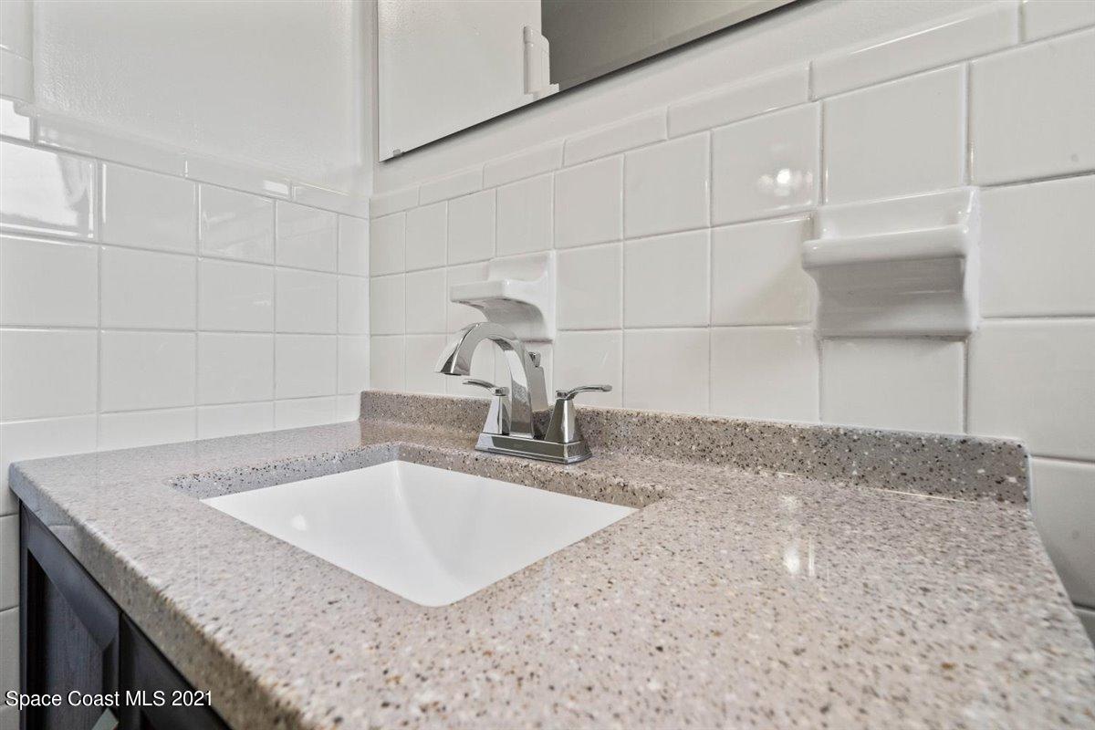 2331 Warwick Road Melbourne, FL 32935 - Photo 22 of 29 Master Bathroom