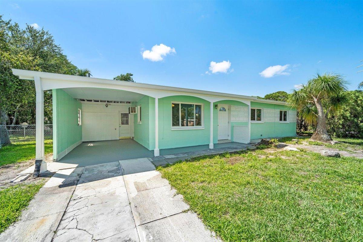 2331 Warwick Road Melbourne, FL 32935 - Photo 4 of 29 Front of home