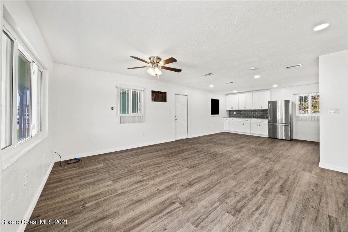 2331 Warwick Road Melbourne, FL 32935 - Photo 8 of 29 Family room