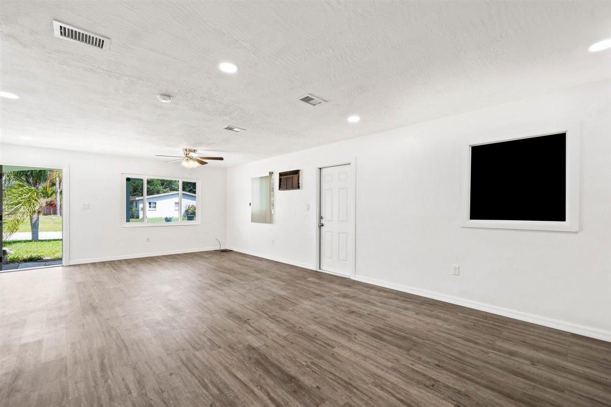 2331 Warwick Road Melbourne, FL 32935 - Photo 9 of 29 Family room