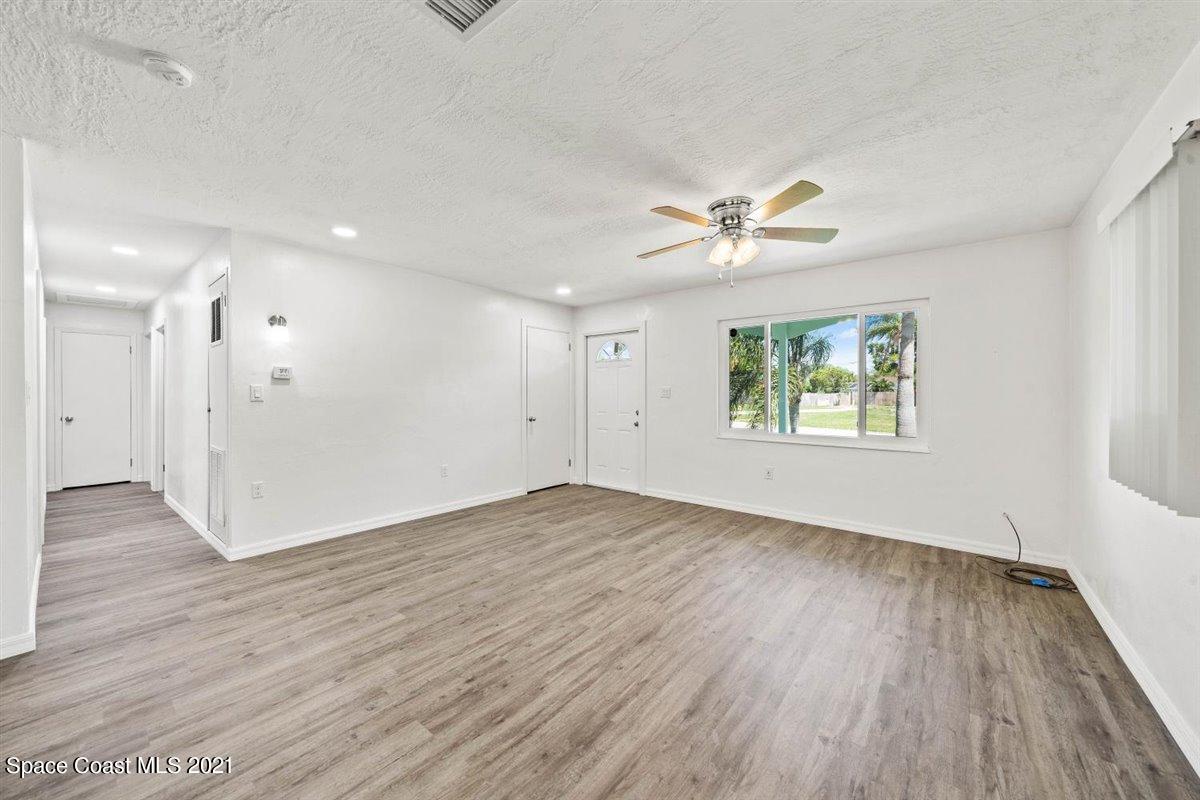 2331 Warwick Road Melbourne, FL 32935 - Photo 10 of 29 Family room