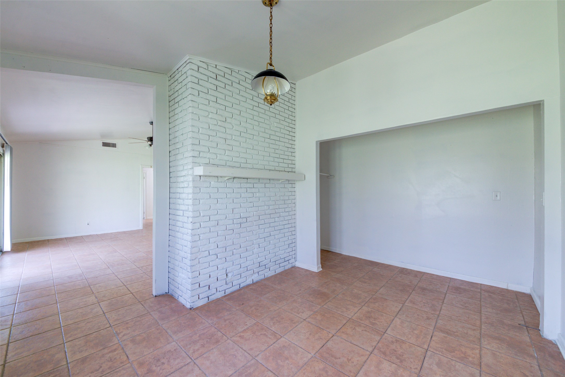 11811 Sleepy Hollow Road Manchaca, TX 78652 - Photo 17 of 35 a view of a hallway with closet