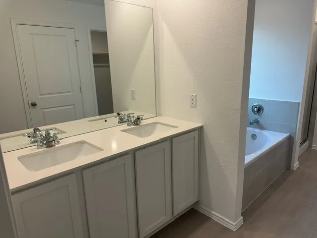 $2,295 | 121 Keefer, Kyle, TX 78640