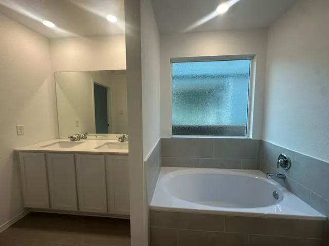 $2,295 | 121 Keefer, Kyle, TX 78640