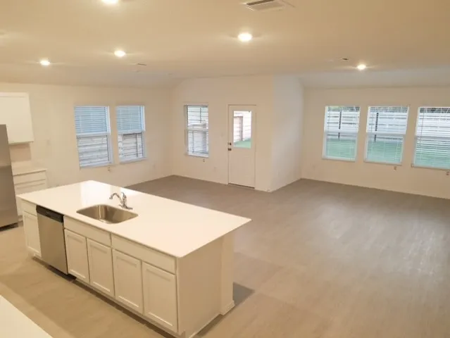 $2,295 | 121 Keefer, Kyle, TX 78640