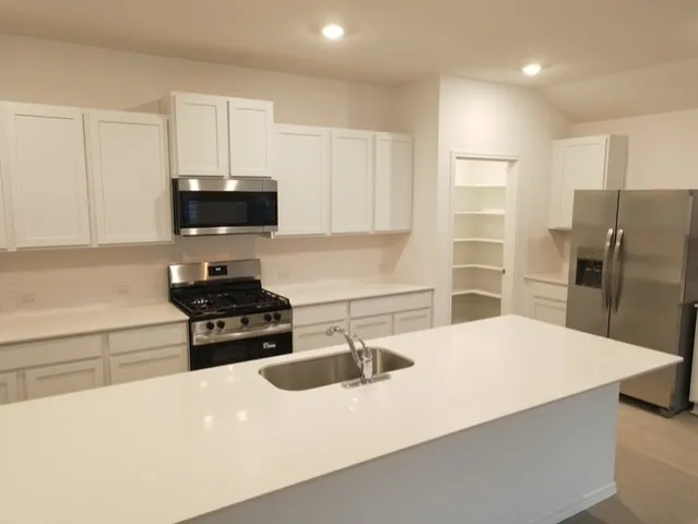 $2,295 | 121 Keefer, Kyle, TX 78640