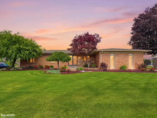 $489,900 | 54416 Blue Cloud Drive, Utica, MI 48315