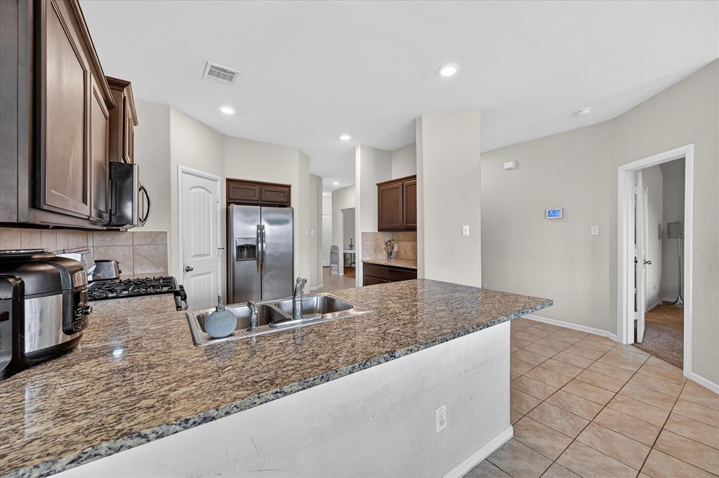 824 Rutherford Drive Crowley, TX 76036 - Photo 8 of 39