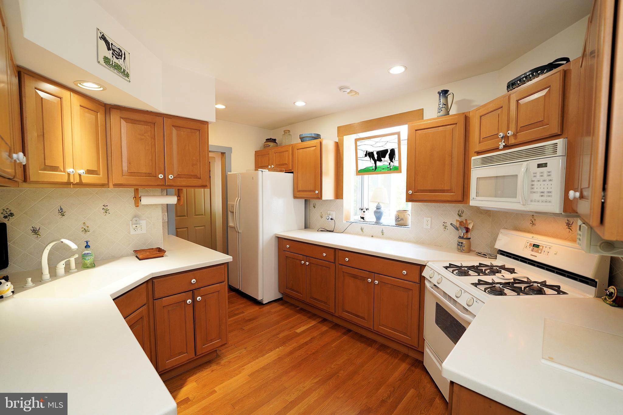58 Mountainview Road Ewing, NJ 08628 - Photo 19 of 47 Kitchen with Garden Window