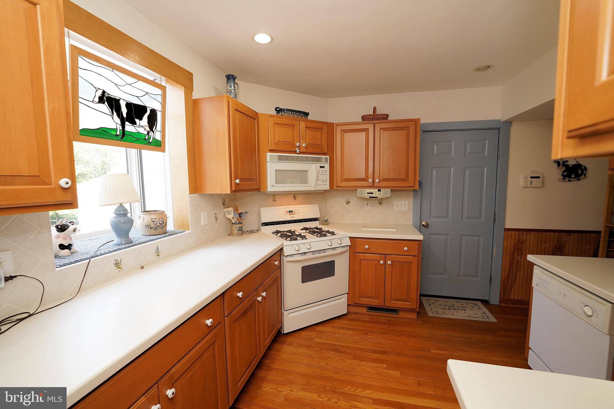 58 Mountainview Road Ewing, NJ 08628 - Photo 20 of 47 Kitchen-Access to Garage