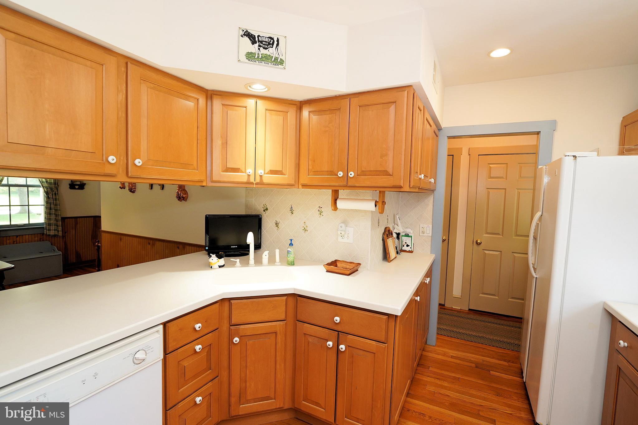 58 Mountainview Road Ewing, NJ 08628 - Photo 22 of 47 Kitchen-Access to Pantry & Hallway