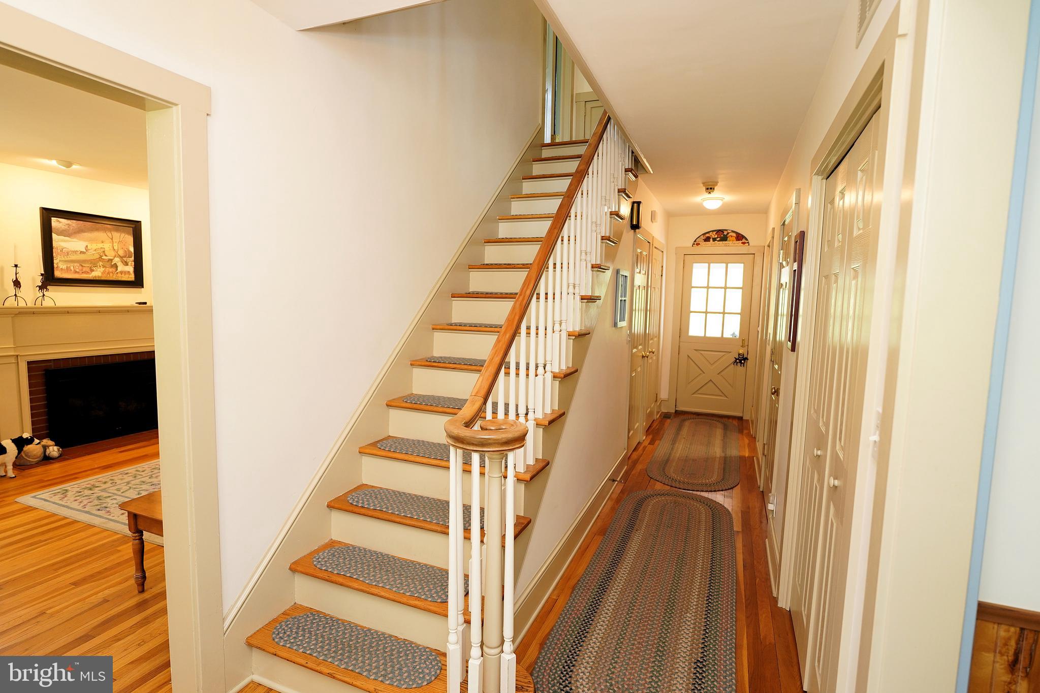 58 Mountainview Road Ewing, NJ 08628 - Photo 24 of 47 Staircase to Upper Level