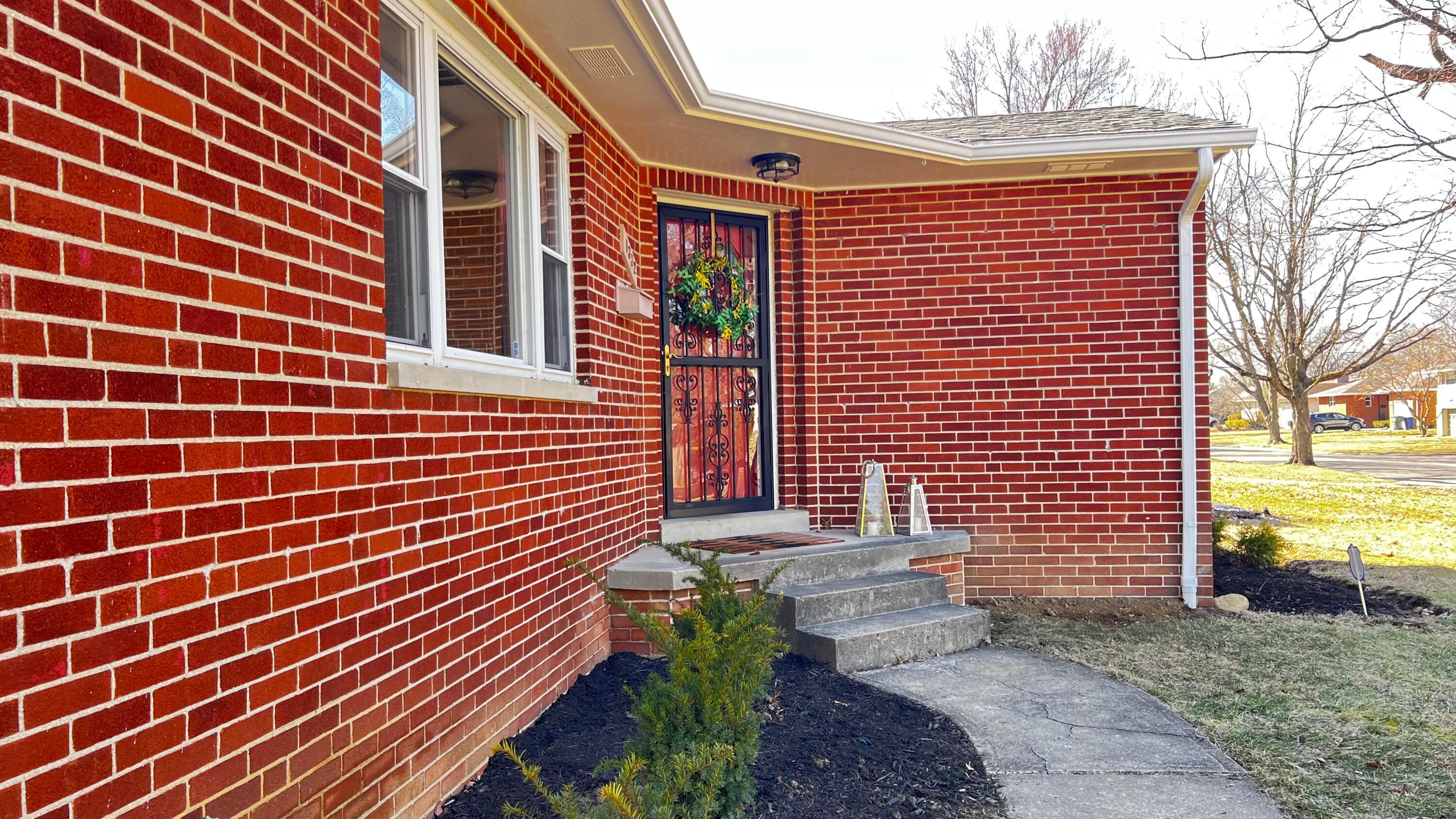 1332 Millerdale Road Columbus, OH 43209 - Photo 3 of 15 IMG_9786