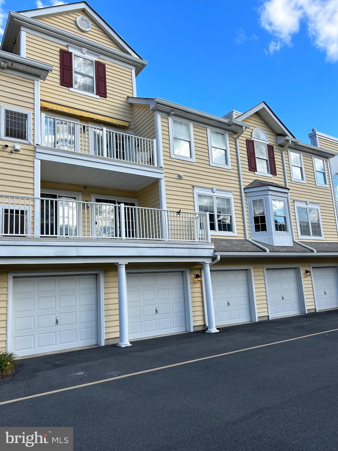 1209 Independence Way Newark, DE 19713 - Photo 25 of 28 Balcony overlooking court yard and parking