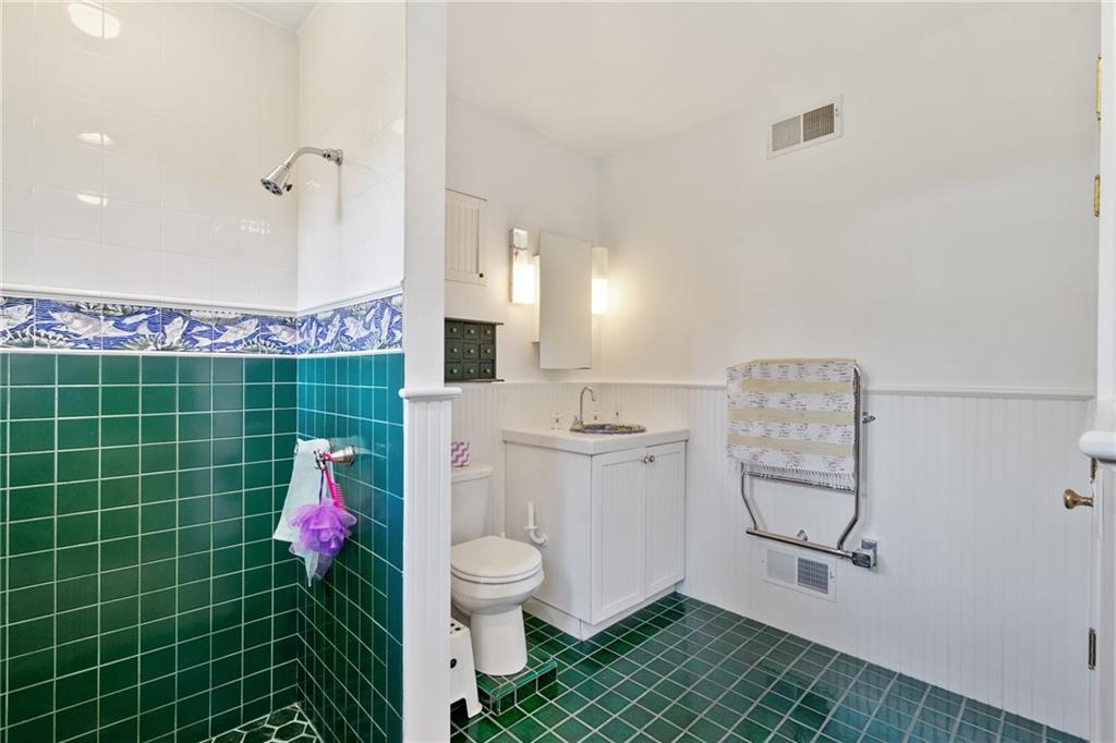 5306 Westminster Place Pittsburgh, PA 15232 - Photo 22 of 50 a bathroom with a toilet sink and shower