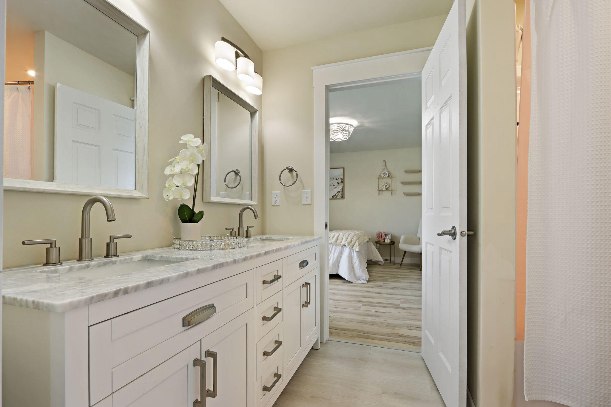 40165 106th Street Randall, WI 53128 - Photo 41 of 60 Jack-N-Jill Bathroom