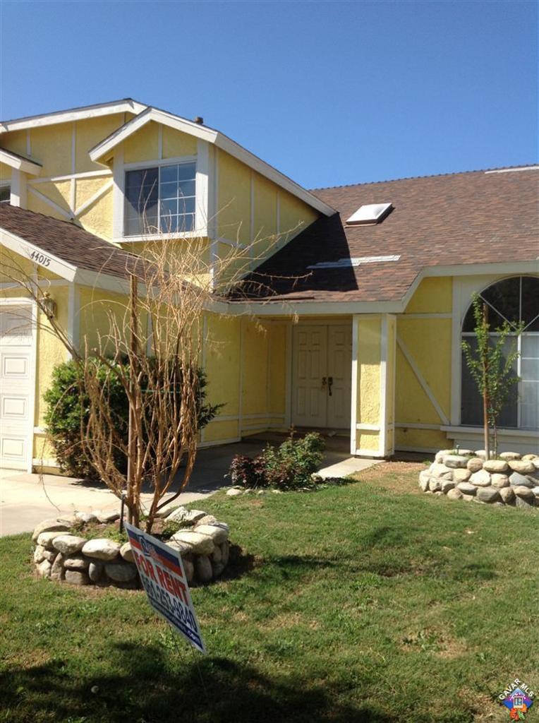 44015 Sorrell Lane Lancaster, CA 93535 - Photo 2 of 5 a front view of a house