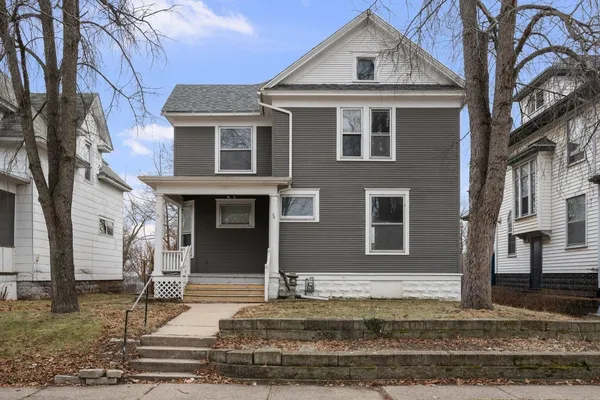 $1,600 | 1321 West 13th Street, Davenport, IA 52804