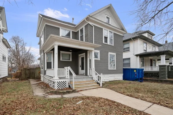 $1,600 | 1321 West 13th Street, Davenport, IA 52804