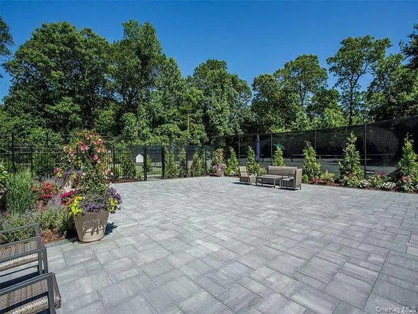 $8,525 | 91 Duck Pond Drive, Manhasset, NY 11030