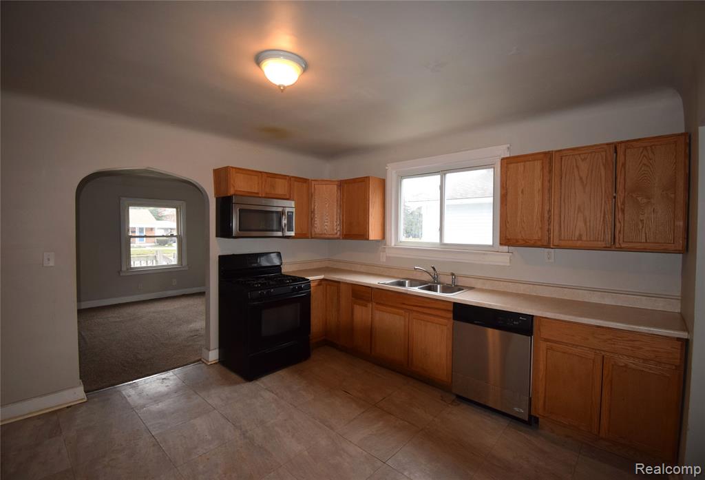 17840 Martin Road Roseville, MI 48066 - Photo 4 of 14